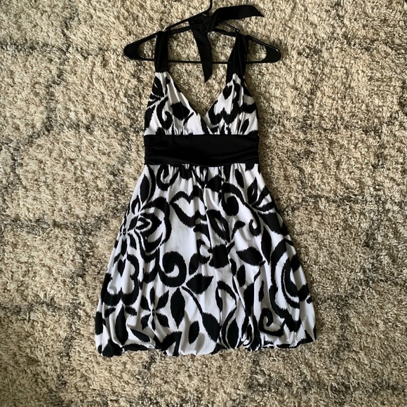 Black & White Patterned Short Dress - Picture 4 of 6